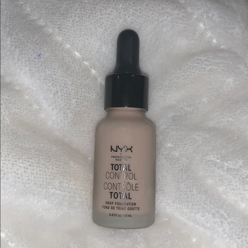 NYX total control drop foundation (shade light) - Picture 1 of 2